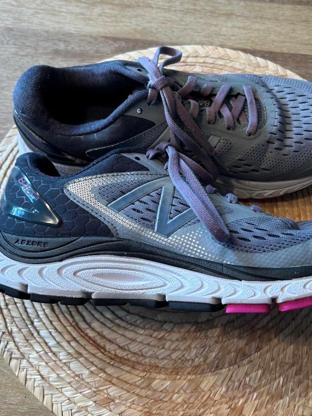 GRAY WOMEN'S NEW BALANCE 840V4 RUNNING SHOES - SIZE 7
